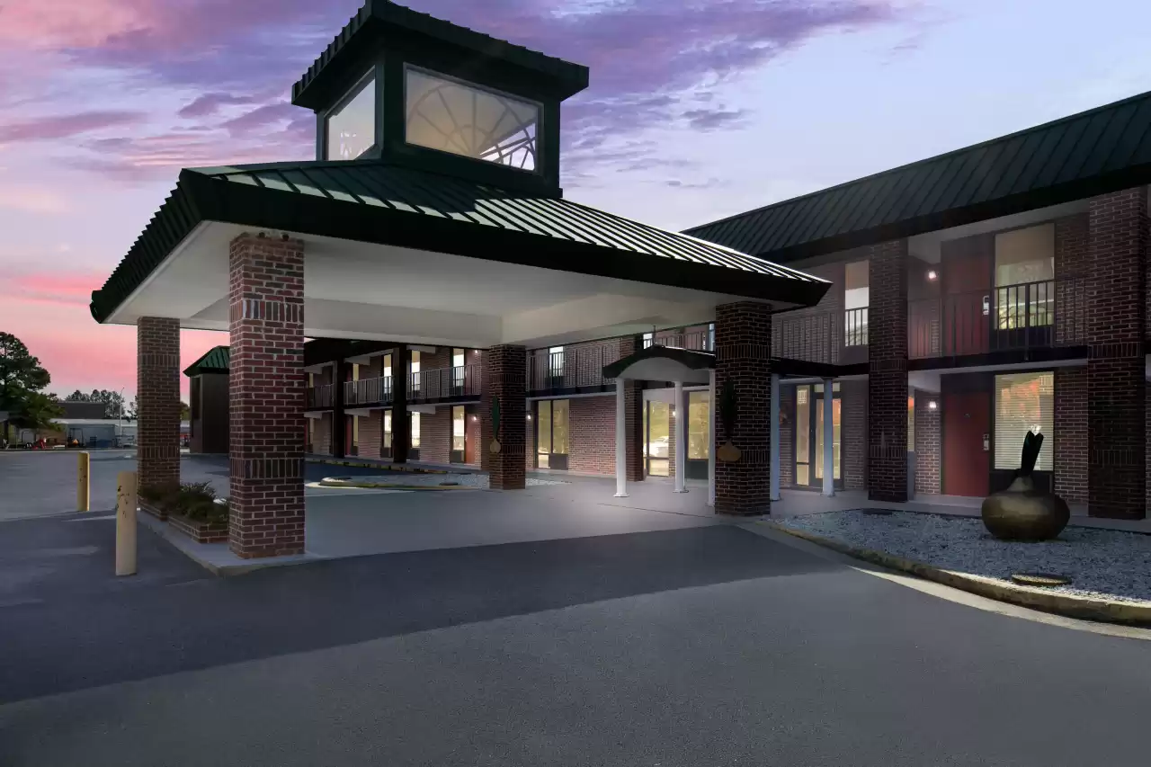 Quality Inn & Suites Hotel Furniture